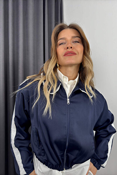 Sue Store Синьо-білий спортивний костюм з мереживними деталями