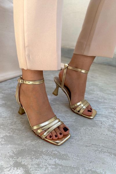 BZC AYAKKABI Comfortable Women's Heeled Shoes with Gold Piping