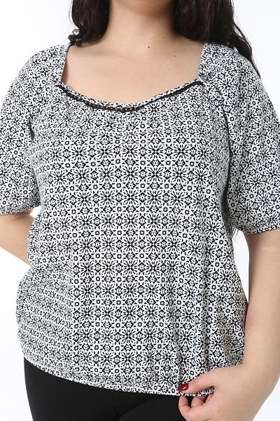 Şans Women's Plus Size Black Lapel Sleeve and Hemline Rubber Detail Short Sleeve Blouse 65N38768