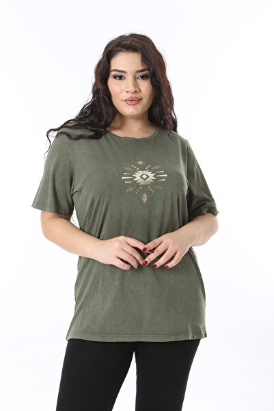 Şans Γυναικεία μπλούζα μεγάλου μεγέθους από βαμβακερό ύφασμα χακί με λάκα με κοντό μανίκι 65N38755