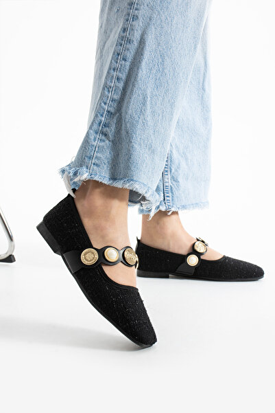 FEMME FATALE حذاء ماري جين بإبزيم من القماش الخاص من بيلا