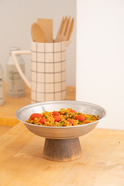 Beige & Stone 21 cm Presenter Plate with Pyramid Wooden Legs