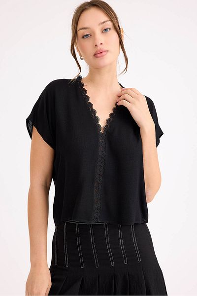 Vitrin V-Neck Laced Short Sleeve Linen Blouse