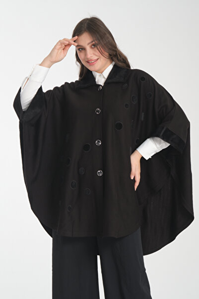 ŞEYDA ERTEM PANÇO SİYAH RENK KOL VE YAKADA KÜRK VE DERİ DETAYLAR