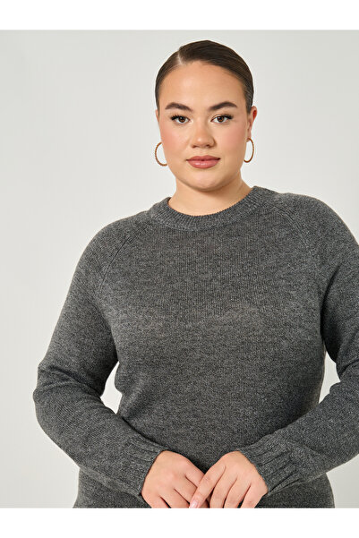 Styli فستان ماكسي سادة بأكمام طويلة ومقاس كبير