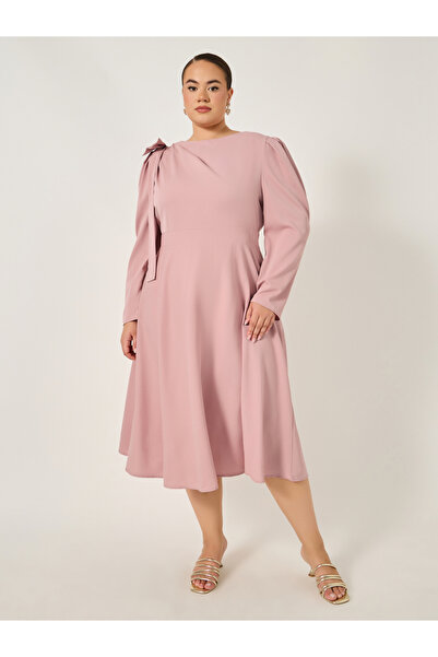 Styli Plus Pink Midi Dress with Shoulder Bow Detail