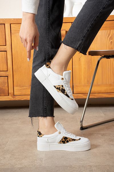 SHOESTEP -Lika Women's Leopard Detail Comfortable Sole Sports Shoes