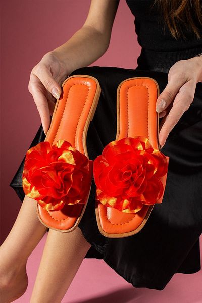 FUGA MODA Papuci din țesătură portocalie Vedora cu accesorii trandafiri