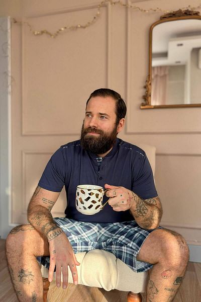 Pijamaevi Sötétkék fehér kockás vonalú, részletes rövid ujjú férfi pizsama szett rövidnadrággal