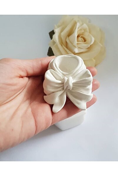 Genel Markalar Beyaz Kurdele , Fiyonk Şeklinde Şamdanlık , Mumluk (1 ADET) MU...