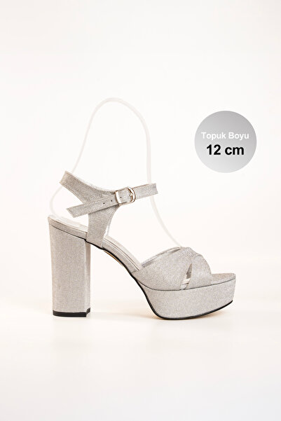 E&L Company 12cm Gümüş gri simli kumaş,  simleri dökülmez. Altı kaymaz, hafif...