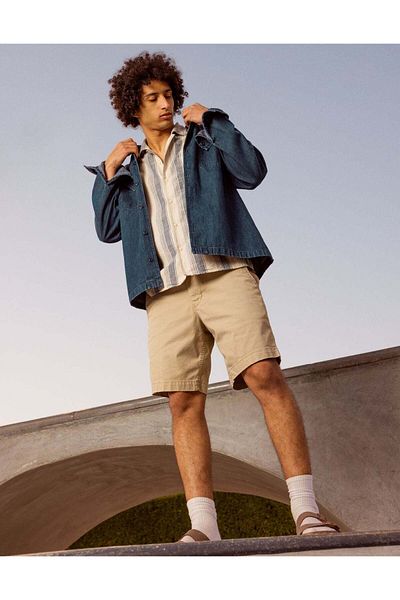 AMERICAN EAGLE AE Flex 9" Lived-In Khaki Short