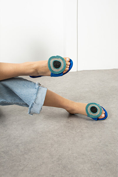 Viola Terlik mavi göz