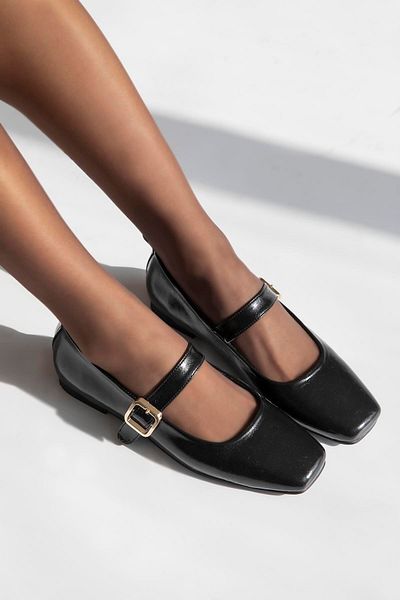 STRASWANS Carlisa Women's Belt Detail Wrinkled Leather Ballerinas Black