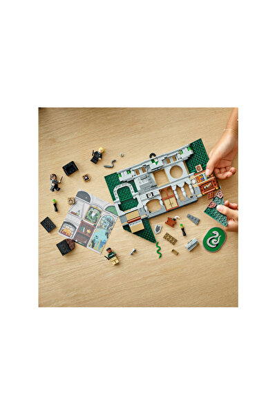LEGO ® Harry Potter™ Slytherin™ Binası Bayrağı 76410 -Yaratıcı Oyuncak Yapım Seti (349 Parça)