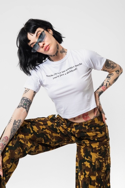 Sekizbiraltı Λευκό Crop Top - Εκτύπωση «Ίσως δεν είμαι».