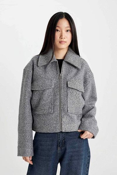 DeFacto Wasserabweisende kurze Kaschmirjacke mit Polokragen, Reißverschluss und Taschen – C0935ax24au