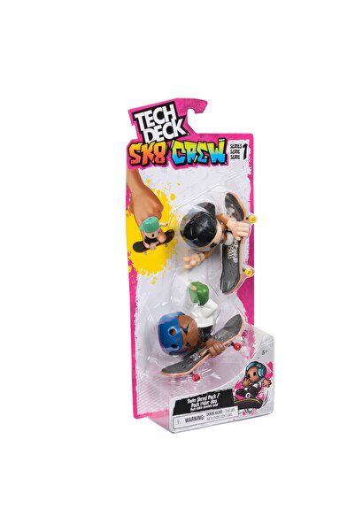 Spinmaster Tech Dech Sk8 Crew Pachet 2 Seturi Placa Si Figurina 9.6Cm Sapca Neagra Si Casca Albastra