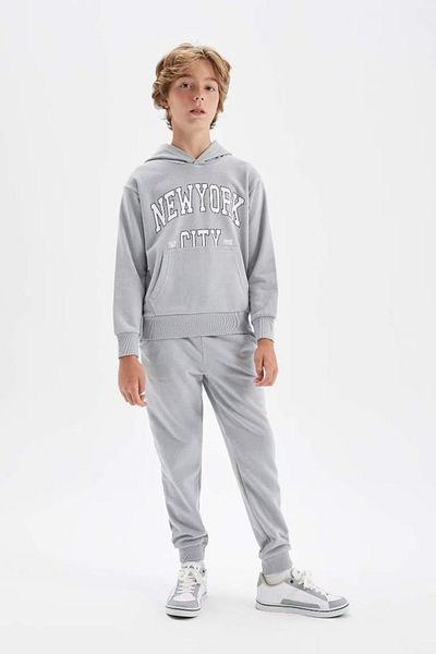 DeFacto 2-teiliges Set für Jungen – bedrucktes Sweatshirt mit Kapuze und Jogginghose