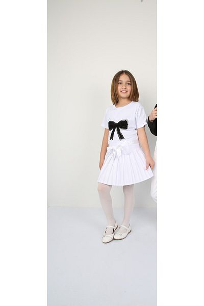 Ümiteks world of clothes April 23 Show - White Pleated Skirt and Black Bow T-Shirt Set