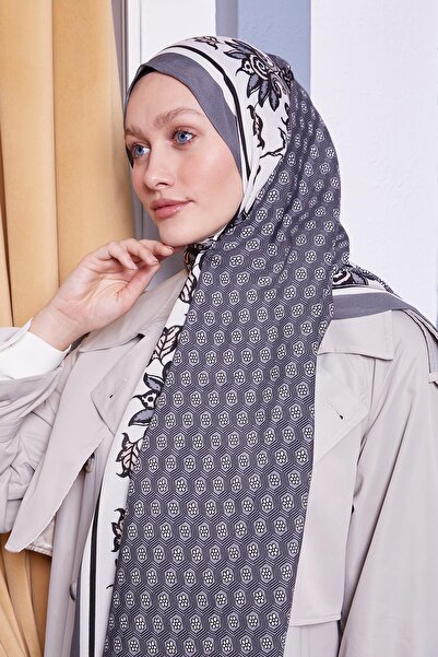 Levidor Gray Daisy Pattern Royal Shawl