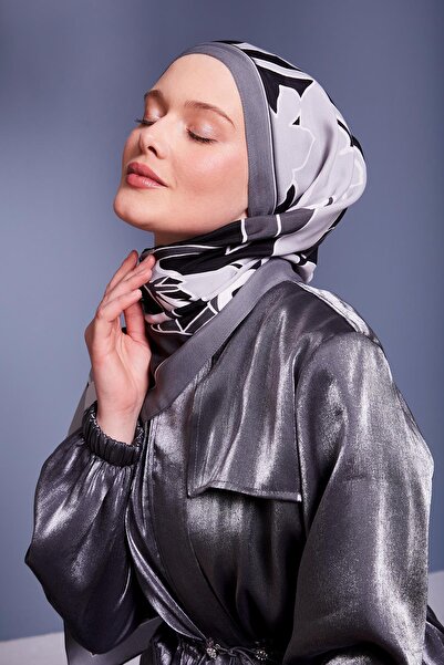 Levidor Gray Leaf Pattern Royal Shawl