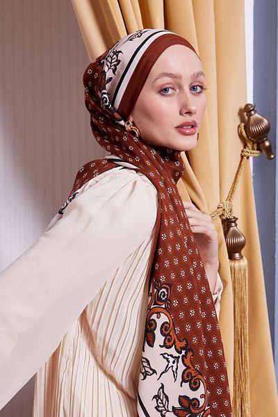 Levidor Tile Daisy Pattern Royal Shawl