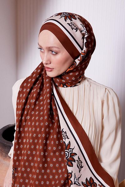 Levidor Tile Daisy Pattern Royal Shawl