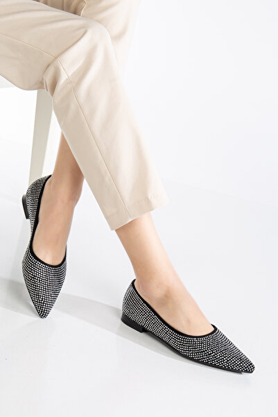 MS SUGAR SHOES Elegantne i stilizovane crne letnje cipele sa tankom petom i d...