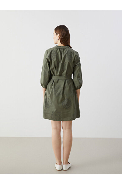 LC Waikiki Kaçık Yaka Nakışlı Kadın Elbise