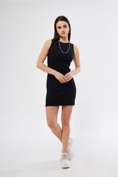 Oyga Γυναικείο μαύρο αμάνικο φόρεμα καμισόλε