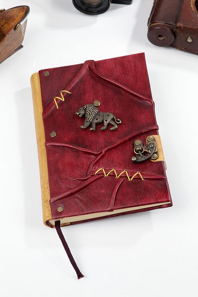 GUETTA Handmade Genuine Leather Daily Diary Notebook Şamua Paper Lion