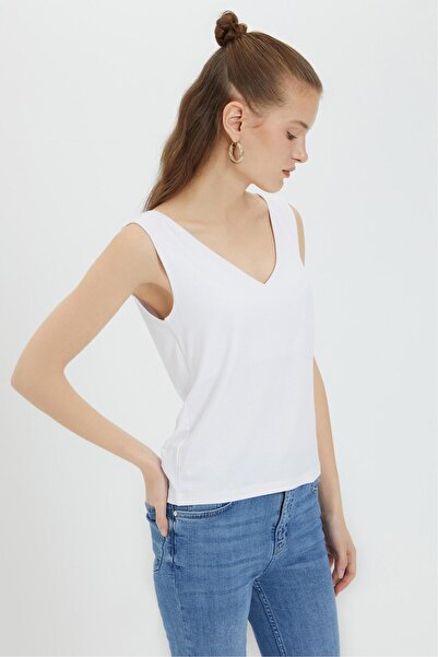 Mudo V-Neck Sleeveless Blouse