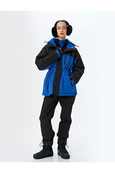 Koton Kapüşonlu Fermuarlı Cep Detaylı Renk Bloklu Su Geçirmez Mont