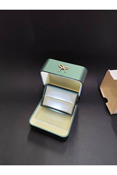 BURAKKUTU Deri Lüks Işıklı Yeşil Yüzük&kolye Ve Kol Düğmesi Kutusu Kutu Boyut:9x9cm Yükseklik:7.5cm Video Izle