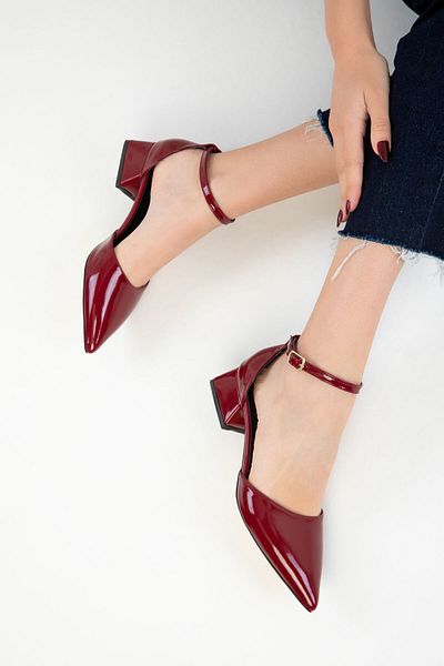 SOHO Klassische Damenschuhe mit Absatz aus bordeauxrotem Lackleder 20283