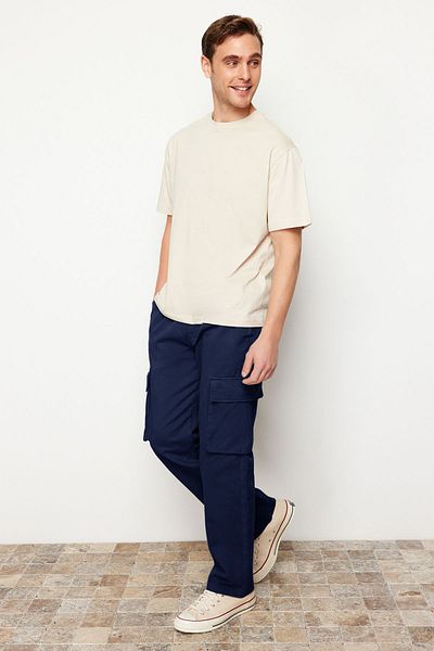 Trendyol Collection Marineblaue Unisex-Hose mit regulärer Passform, elastischem Bund und Cargotaschen TMNSS24PL00003