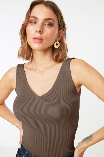 Trendyol Collection Μπλούζα με λαιμόκοψη με λουράκι βιζόν TWOSS19DU0260