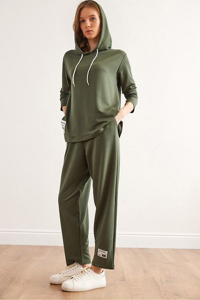 Olalook Khakifarbenes Damen-Trainingsanzug-Set mit Crest-Detail unten und oben ETKM- 0000074