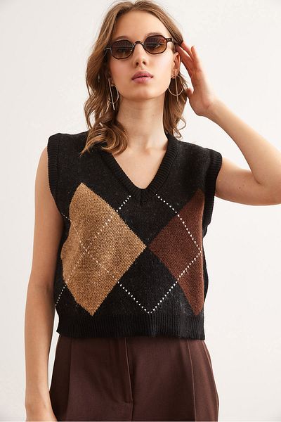 Olalook Women's Black Diamond Pattern Crop Knitwear Sweater Svt- 00000044