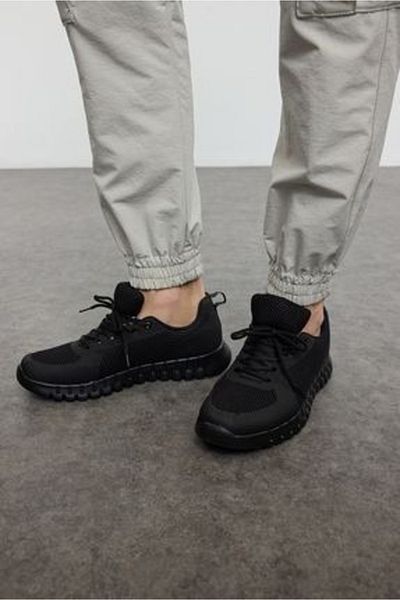 TRENDYOL SHOES Pánské běžecké tenisky - Černé šněrovací Takaw25sn00021