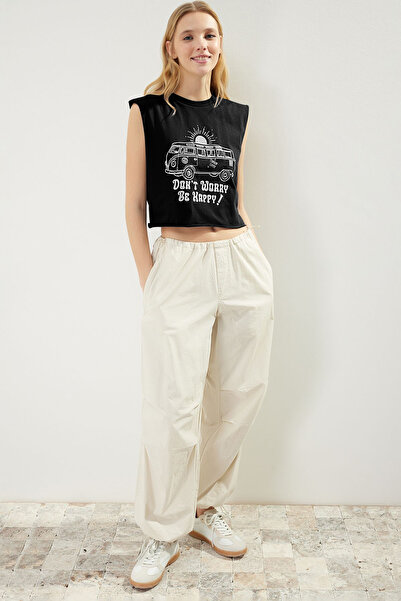 Trendyol Collection Černé tričko Crop Crew Neck – 100% bavlna, potištěné, bez rukávů Twoss23Ts00122