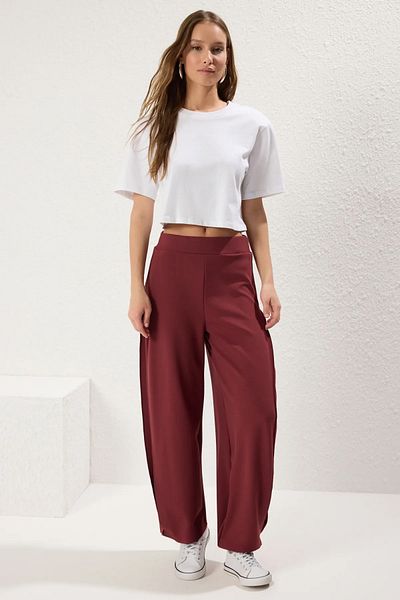 Trendyol Collection Burgunderrote, plissierte, dehnbare Strickhose mit hoher Taille TWOSS25PL00054