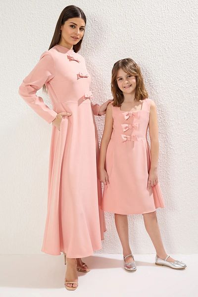 TRENDYOLKIDS Ροζ κορδέλα Λεπτομέρεια Mini Me Woven Φόρεμα TKDSS25EL00046