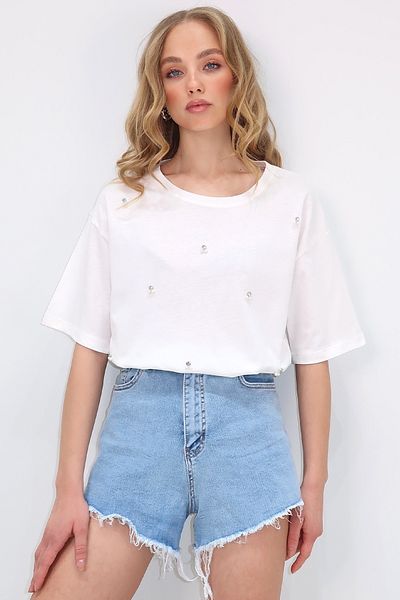 Trend Alaçatı Stili Weißes, übergroßes, mit Perlen und Steinen besticktes Damen-T-Shirt mit Rundhalsausschnitt ALC-X11964