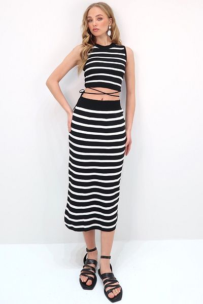 Trend Alaçatı Stili Women's Black Crew Neck Striped Crop Knitwear Blouse and Skirt 2-Piece Knitwear Set Alc-X11684