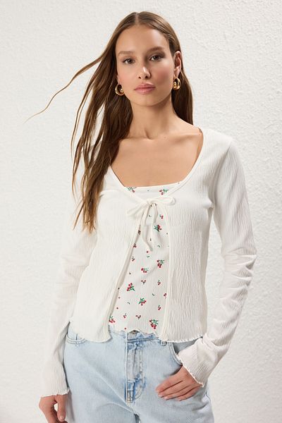 Trendyol Collection Ecru 2'Li Bluse Cardigan Anzug Pointel/Strukturierter Stoff Eng anliegende flexible Strickbluse TWOSS25BZ00417