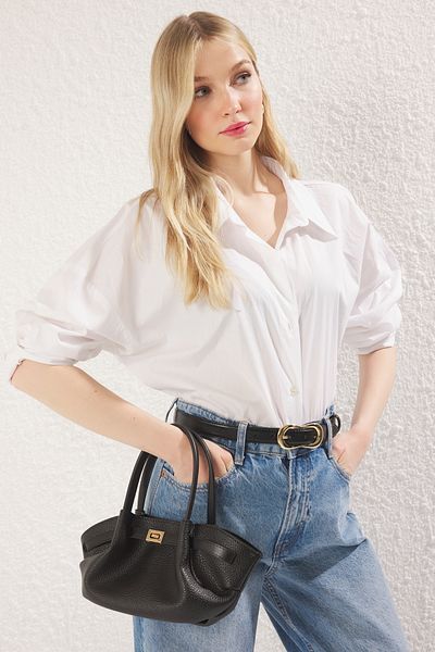 TRENDYOL SHOES Fekete keresztpántos kézi és vállas mini várostáska TWOSS25OC00003