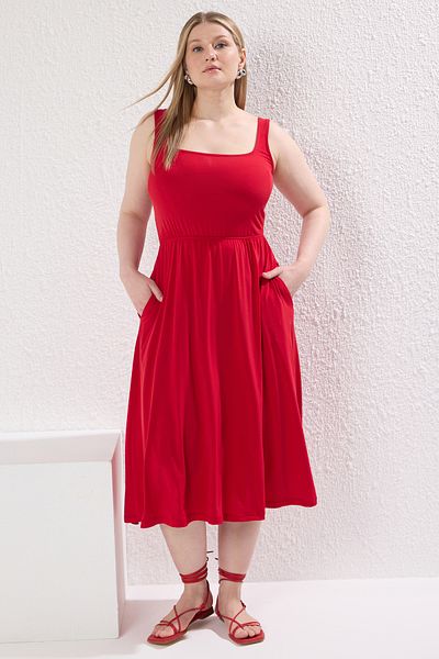 Trendyol Curve Rotes Sandy-Strickkleid in Übergröße