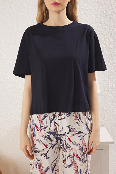 Trendyol Collection Sada pleteného pyžama v námořnické modré květinové jednotce Thmss24Pt00216